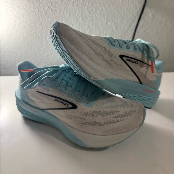 Brooks launch 11 Women's Athletic Shoes - White and Light Blue - Picture 2 of 10